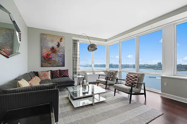 Sold by Corcoran | media 24