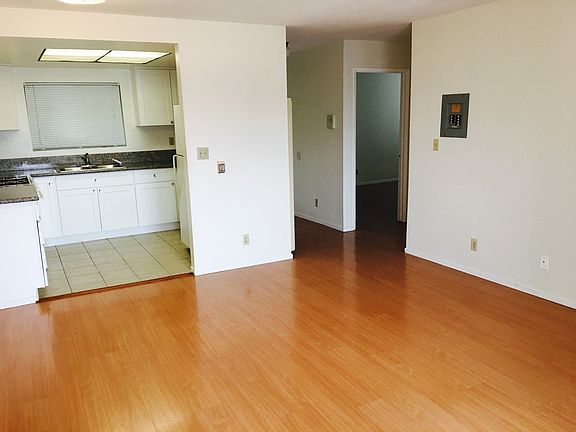 3rd image of 318 N Hobart Boulevard # Fl 2nd