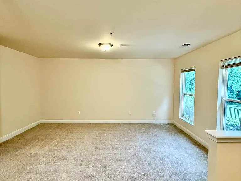 11918 Weybridge Ln — Photo 3