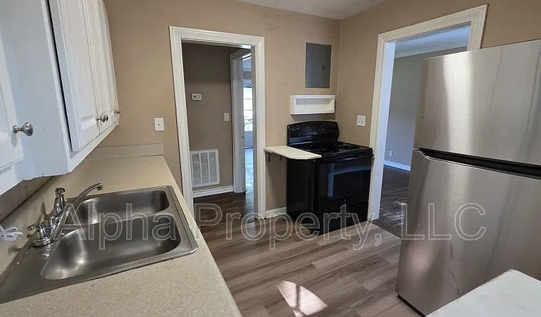 213 Donnan Rd — Photo 2