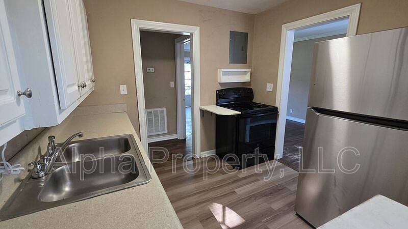 2nd image of 213 Donnan Rd