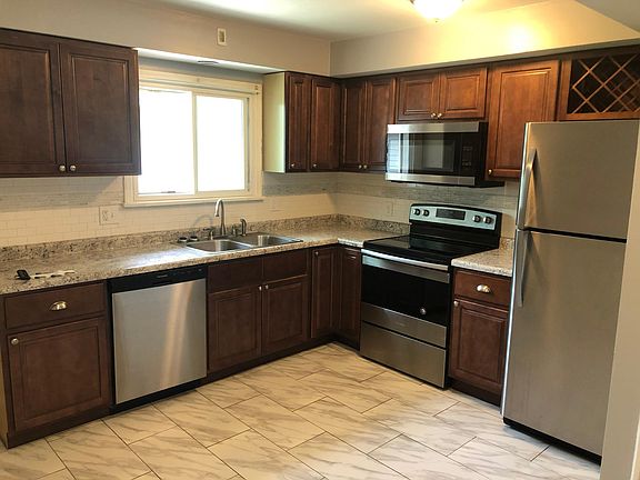 2nd image of 7602 Charlotte St #7602