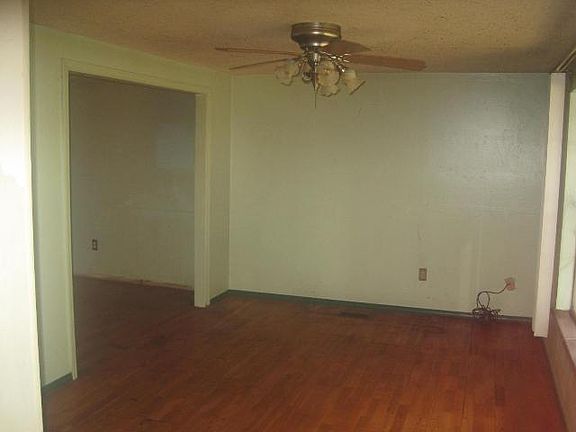 4th image of 1433 Woodland Way