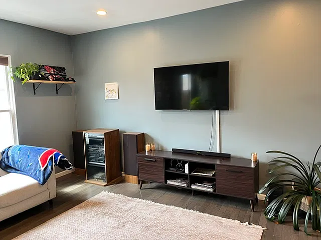 1 bed, 1000 sqft, $1,300 — Photo 2