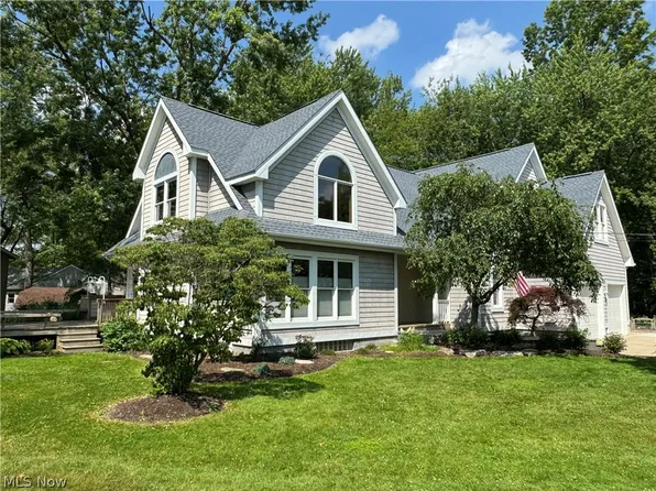 17451 Avalon St, Lake Milton, OH 44429