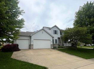 2904 Spangle Rd, Bloomington, IL 61705