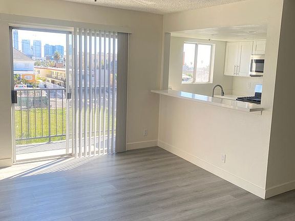 4th image of 924 S Carondelet St #409