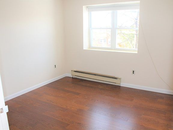 4th image of 925 Hancock St APT 32