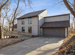 1005 Canterbury Ct, Davenport, IA 52806