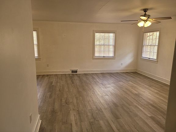 5th image of 391 Robinhood Rd