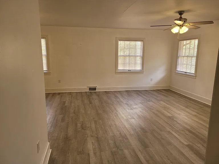 391 Robinhood Rd — Photo 11