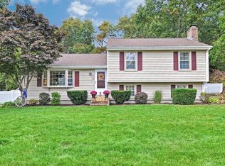 93 Tanglewood Dr, Attleboro, MA 02703