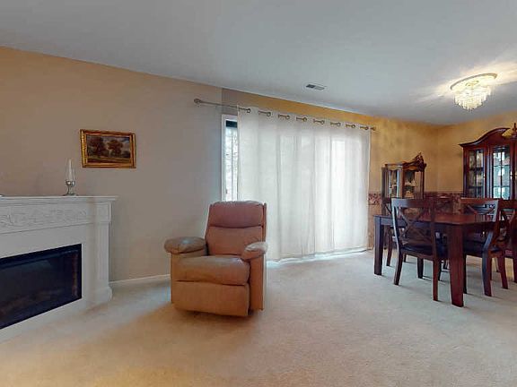 5th image of 1713 Lakecliffe Dr APT D