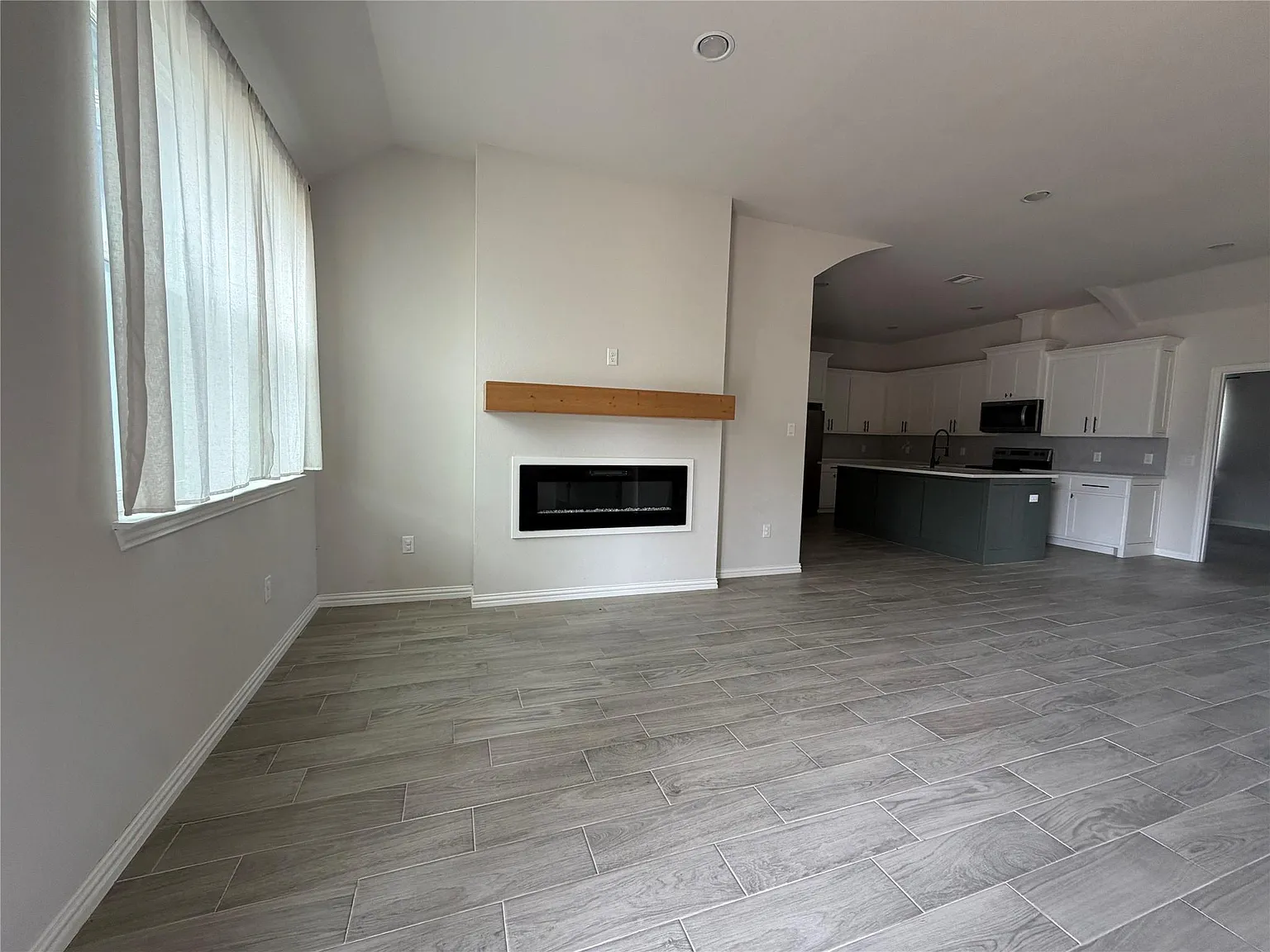 3 bed, 1587 sqft, $2,225 — Photo 4