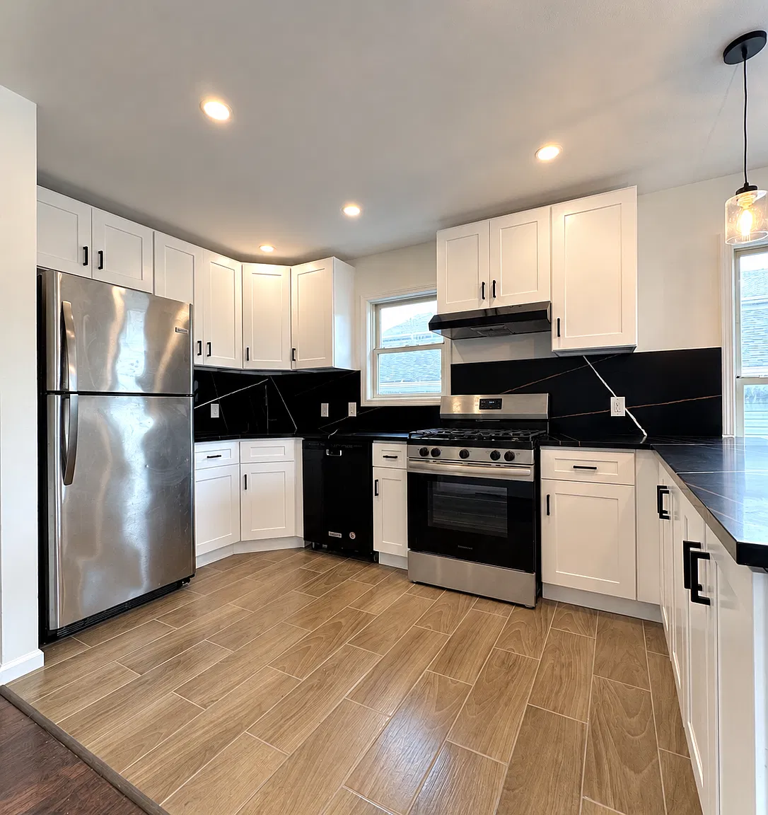 37 E Fulton St — Photo 2