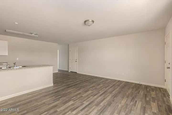4025 N Montgomery Cir — Photo 5