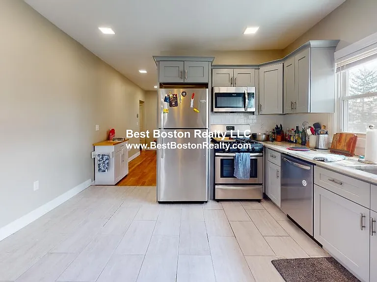 317 Main St #3 — Photo 4