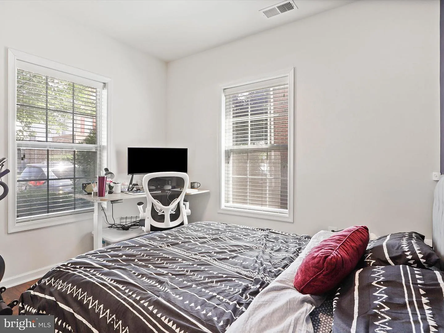 4 bed, 3.5 bath, 1966 sqft, $3,250 — Photo 2