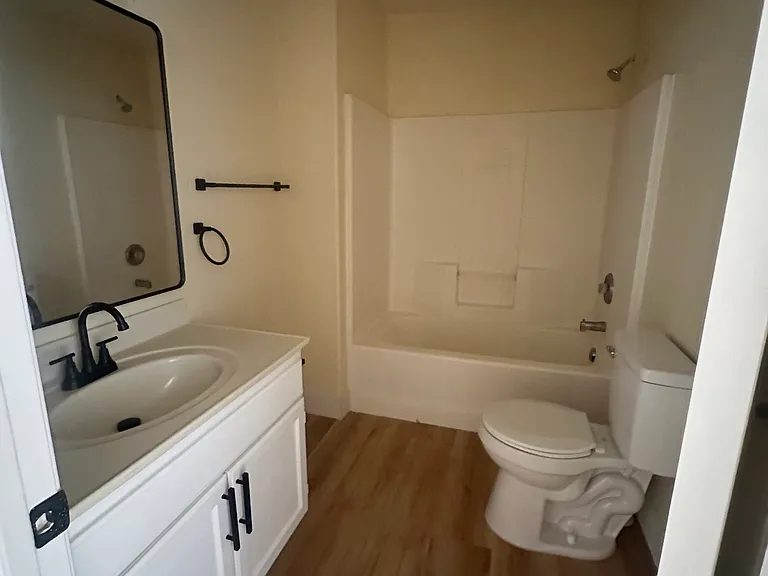 481 W Commercial Ave — Photo 6