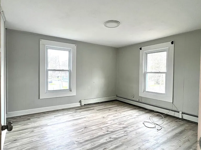 Greenwood Ave — Photo 2