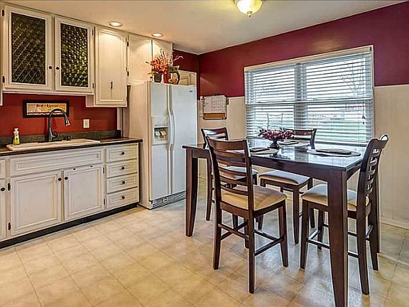 5th image of 1040 Londonderry Dr