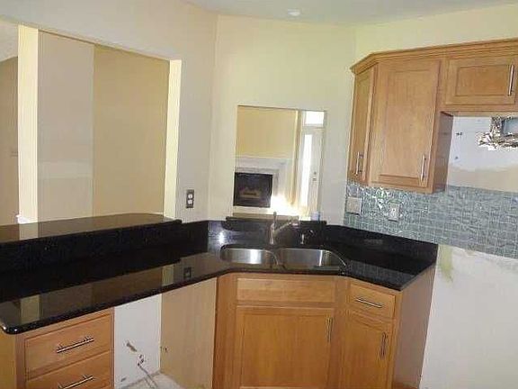 5th image of 305 Esplanade Pl