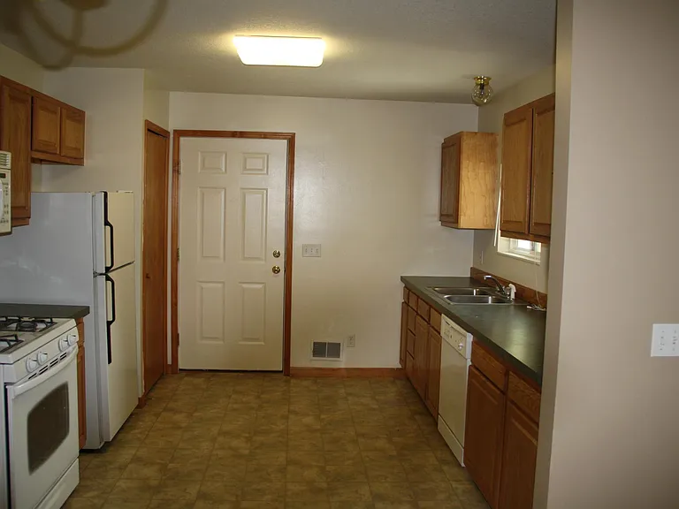4805 Russell St — Photo 32