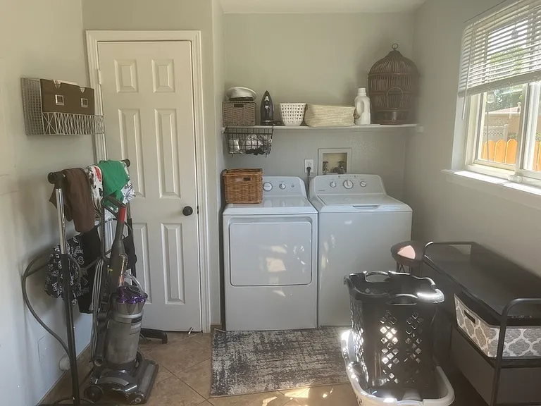 4735 Nelson St — Photo 9
