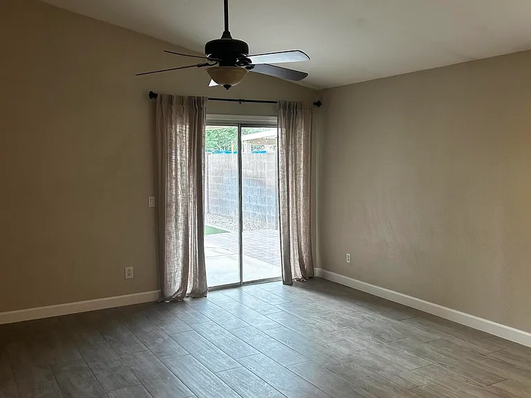 1489 S Dove St — Photo 18