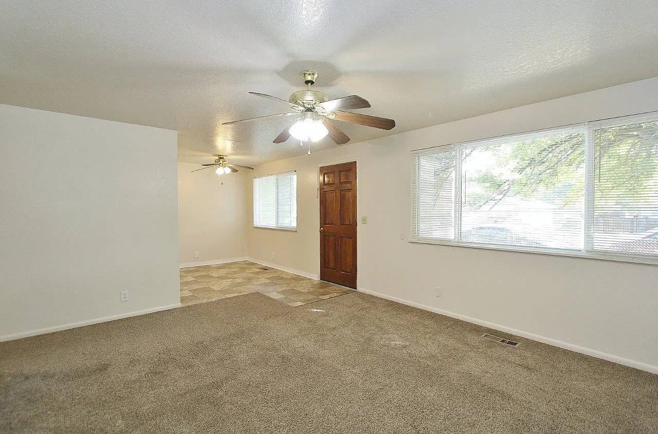 3 bed, 988 sqft, $1,850 — Photo 3
