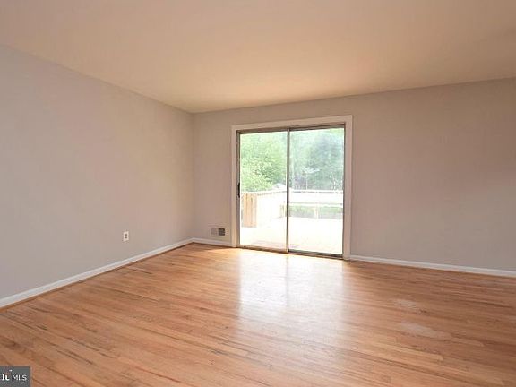 4th image of 9506 Dublin Dr