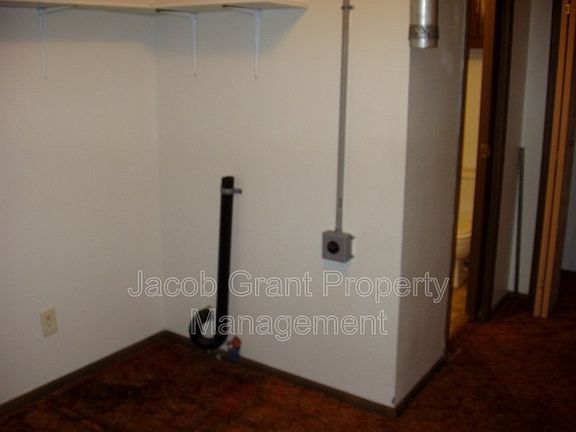2nd image of 965 1/2 N Blvd Unit 2