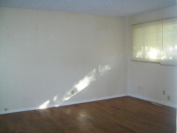 3rd image of 75 Scottwood Ct