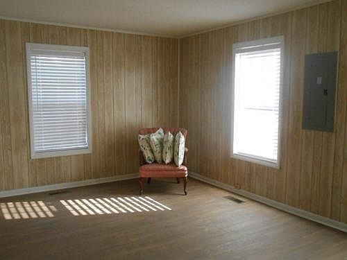 1st master suite with closet and full private bath (shower o