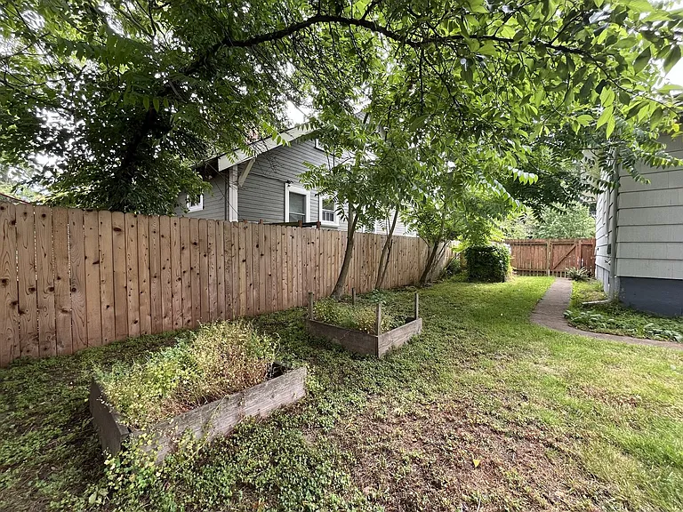 5619 NE 26th Ave — Photo 37