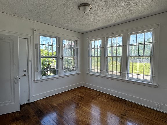 5th image of 2200 Pasadena St Floor 2