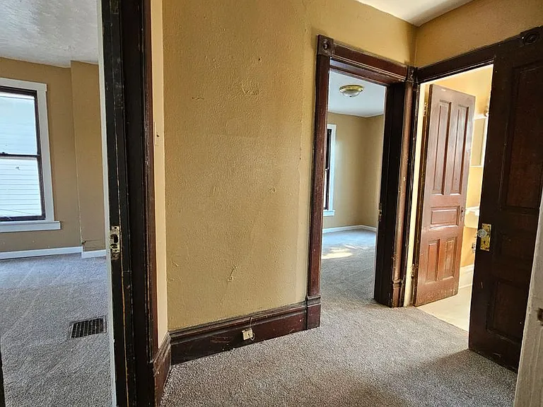 1308 S Western Ave — Photo 5