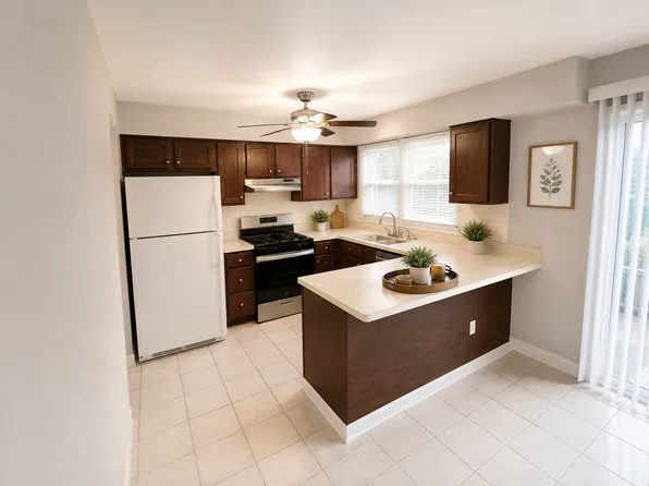164 Woodlake Manor Dr, Lakewood, NJ 08701