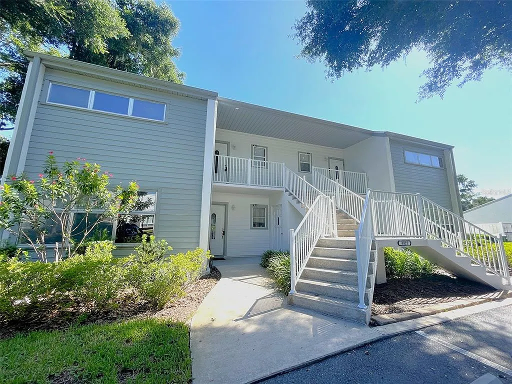 2 bed, 2.0 bath, 970 sqft, $1,300 — Photo 2