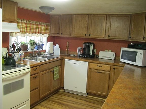 4th image of 817 N Merriam Ave