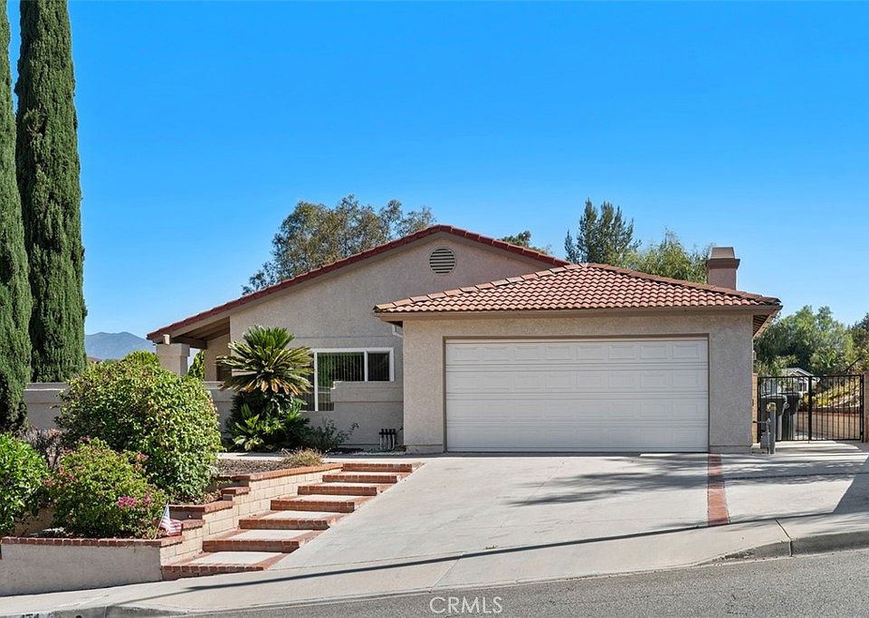 1st image of 474 Armitos Pl
