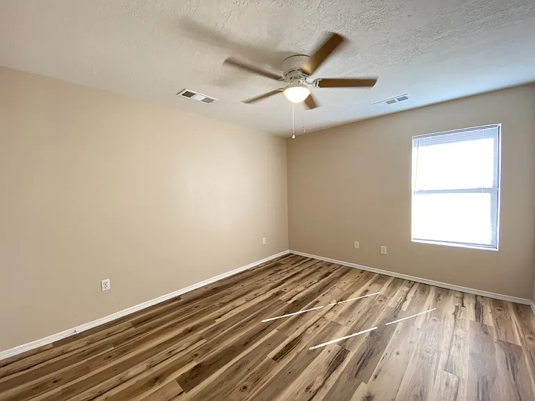 2 bed, 1.0 bath, 900 sqft, $1,195 — Photo 12