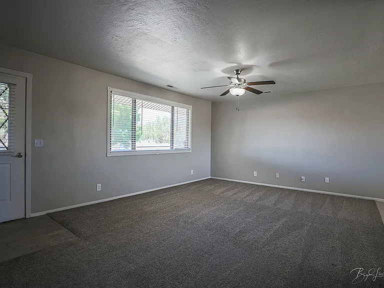 2821 Juniper Cir — Photo 17