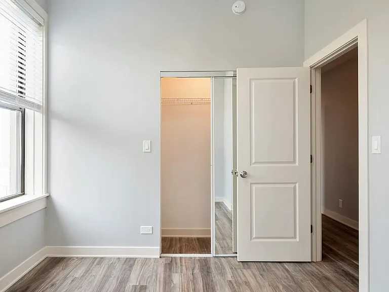 1859 W Chicago Ave #4F — Photo 6