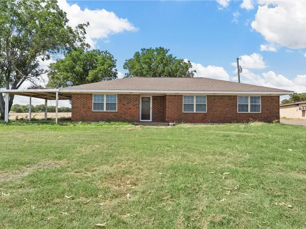 979 W Crabb, West, TX 76691