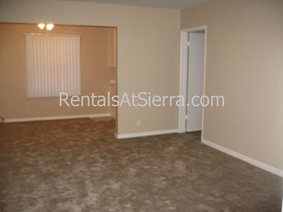 living room/dining area