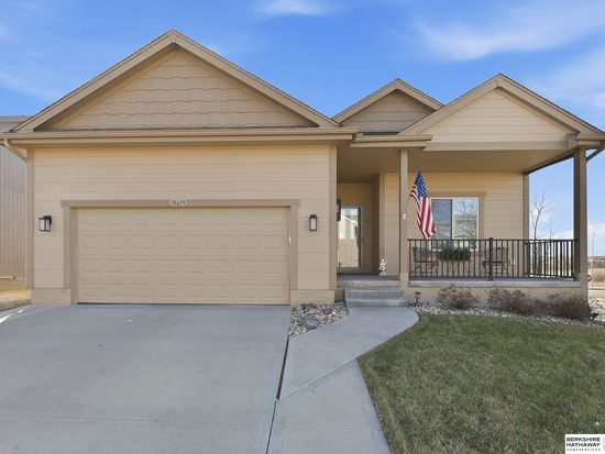 18615 Robin Dr, Omaha, NE 68136