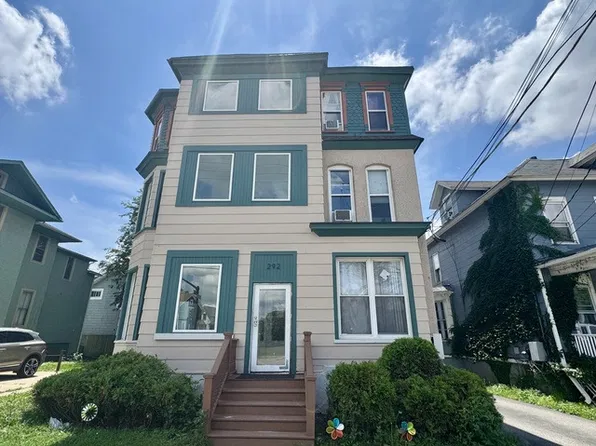 292 Villa St APT 5, Elgin, IL 60120