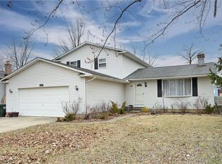 416 Oaknoll Dr, Amherst, OH 44001