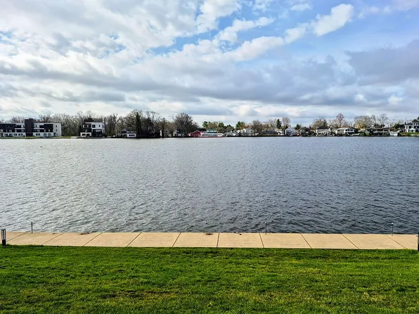 1077 Greenleaf Blvd APT 106, Elkhart, IN 46514